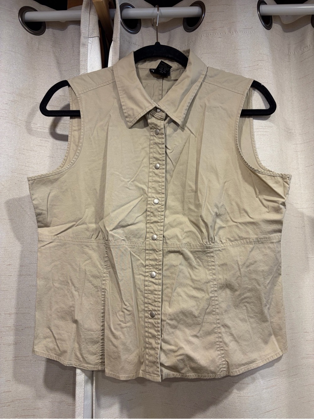 Vintage Sleeveless Button-Front Women's Top in Beige